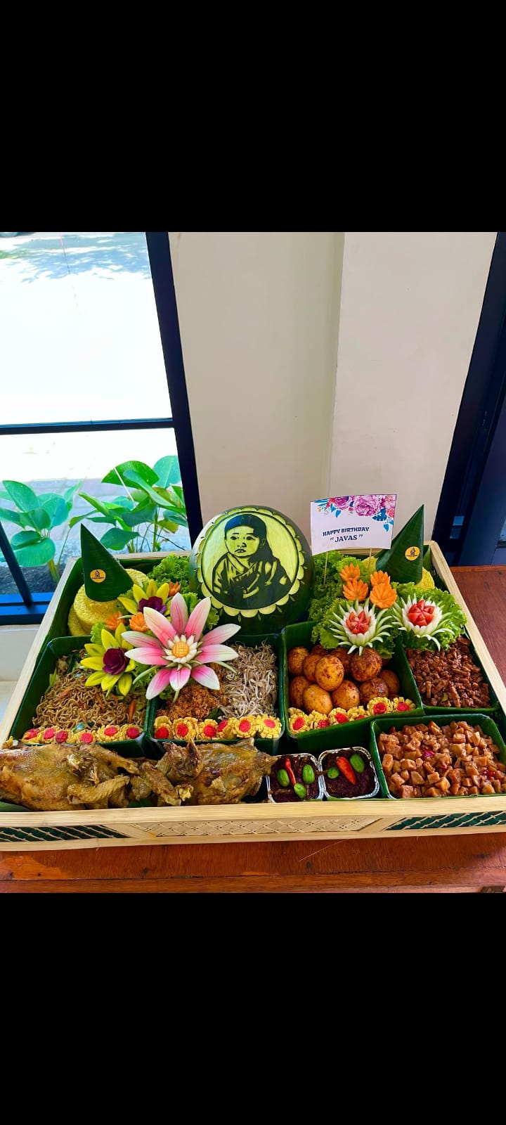 Tumpeng Premium 20 porsi + Semangka Lukis